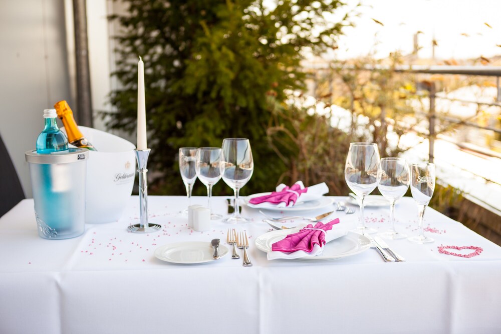 Couples Dining