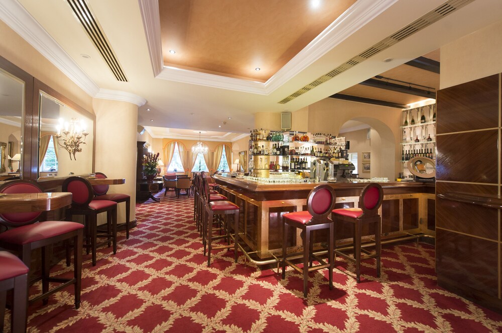 Hotel Bar