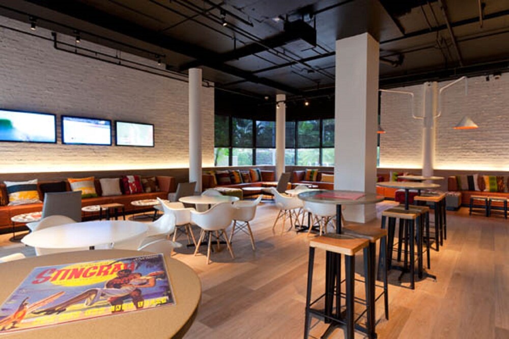 Hotel Bar