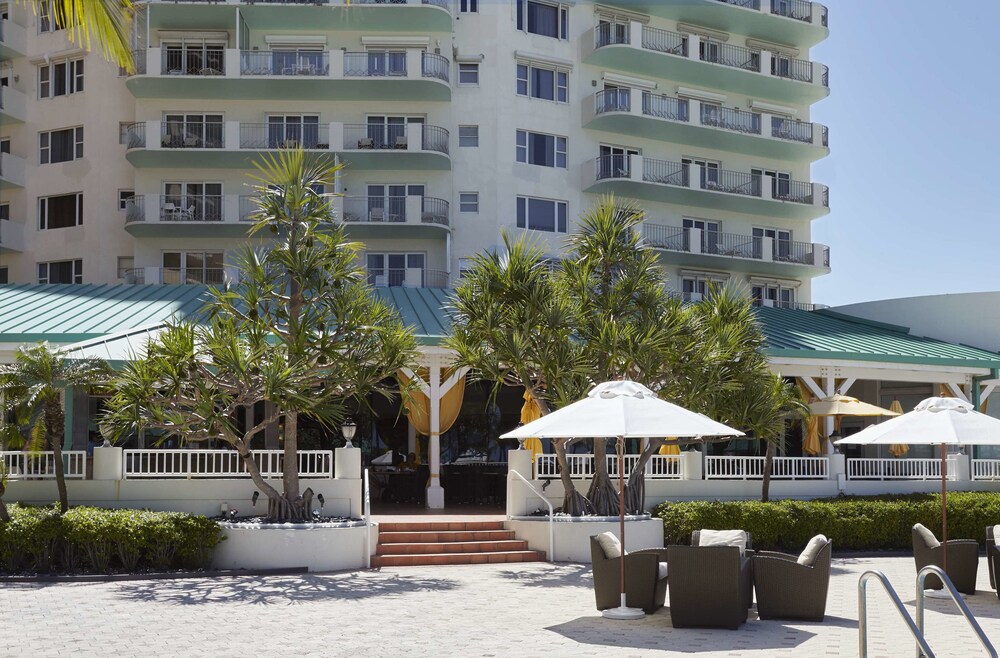 Poolside Bar