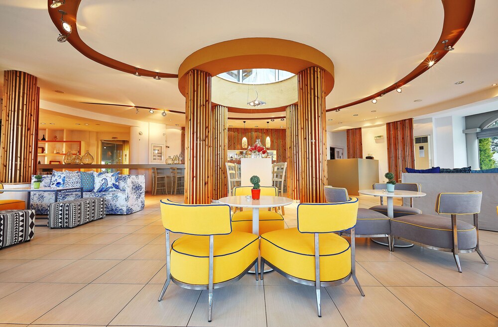 Hotel Lounge