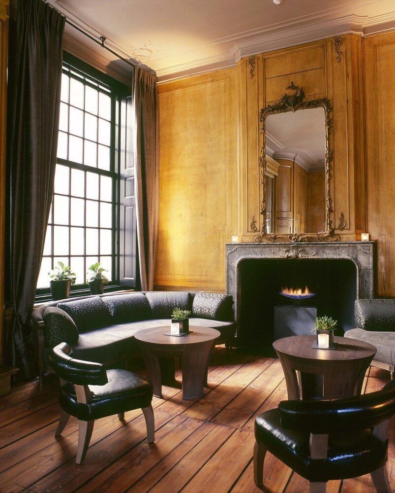 Hotel Lounge