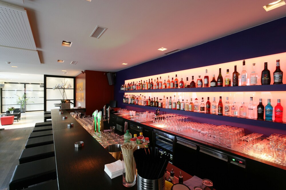 Hotel Bar