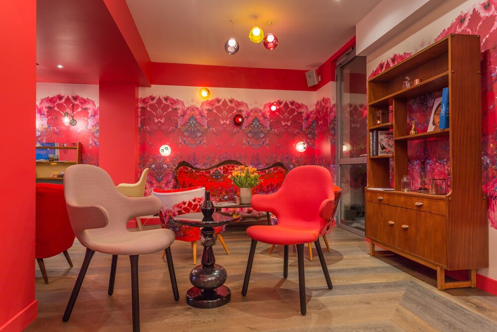 Hotel Lounge