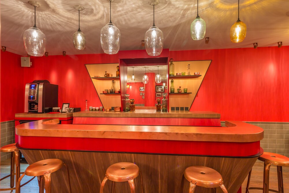 Hotel Bar