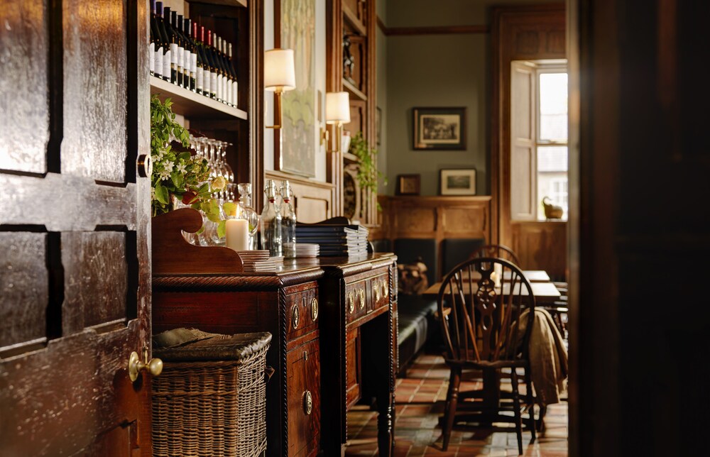 Hotel Bar