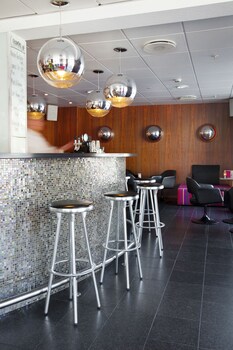 Hotel Bar