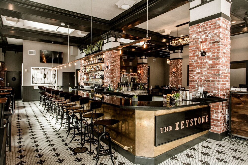 Hotel Bar