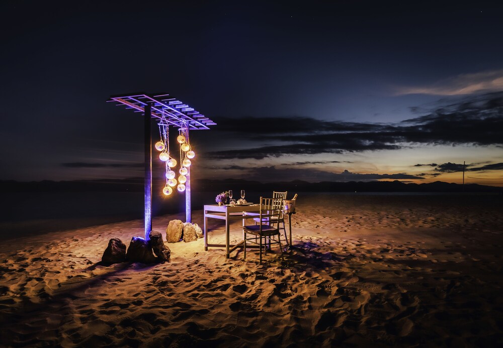 Couples Dining