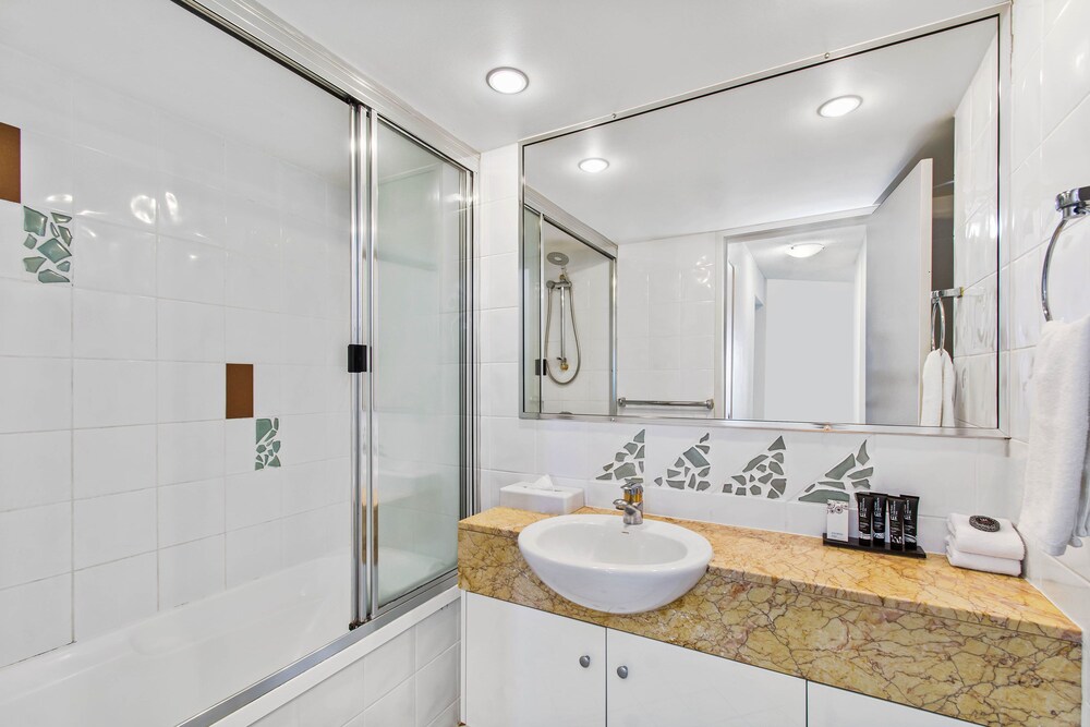 Apartment, 2 Bedrooms - Bathroom