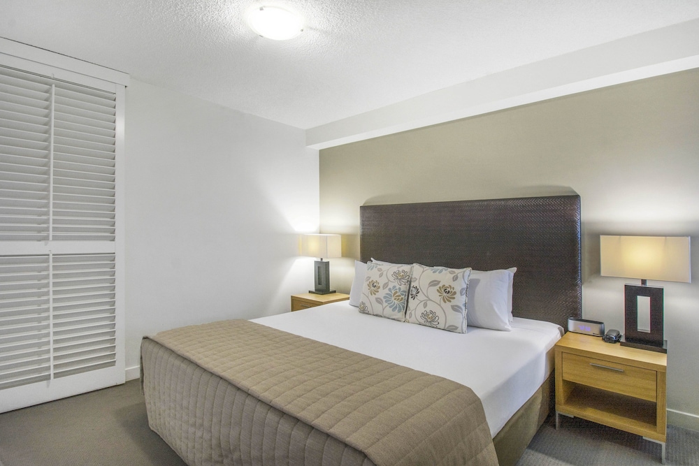 One Bedroom Ocean View - Guestroom