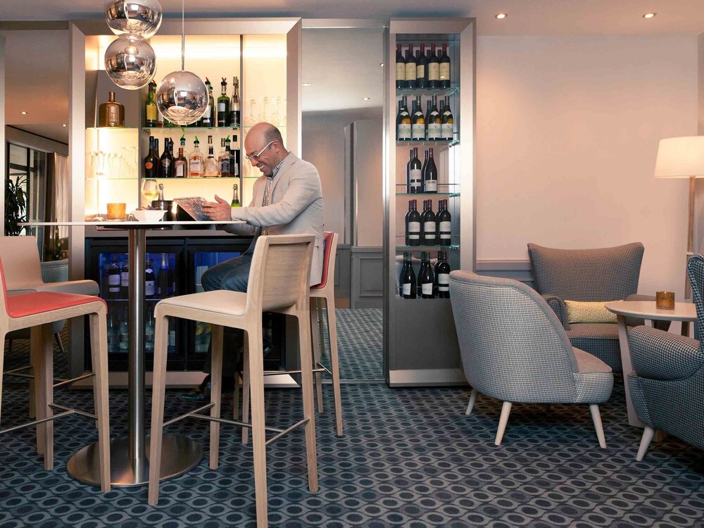 Hotel Bar