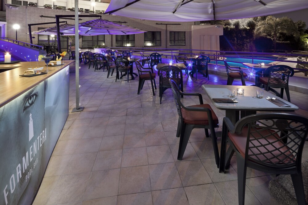 Food Court