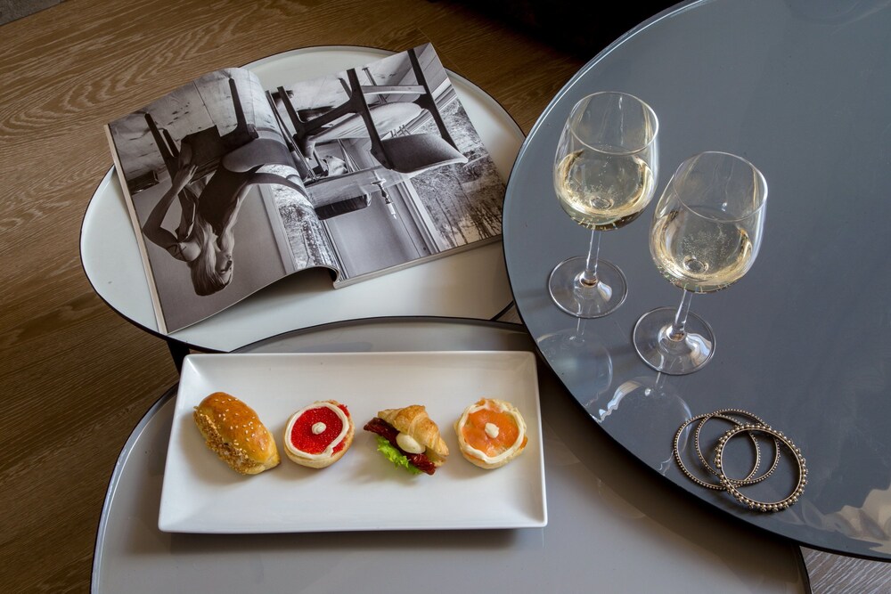 Hotel Lounge