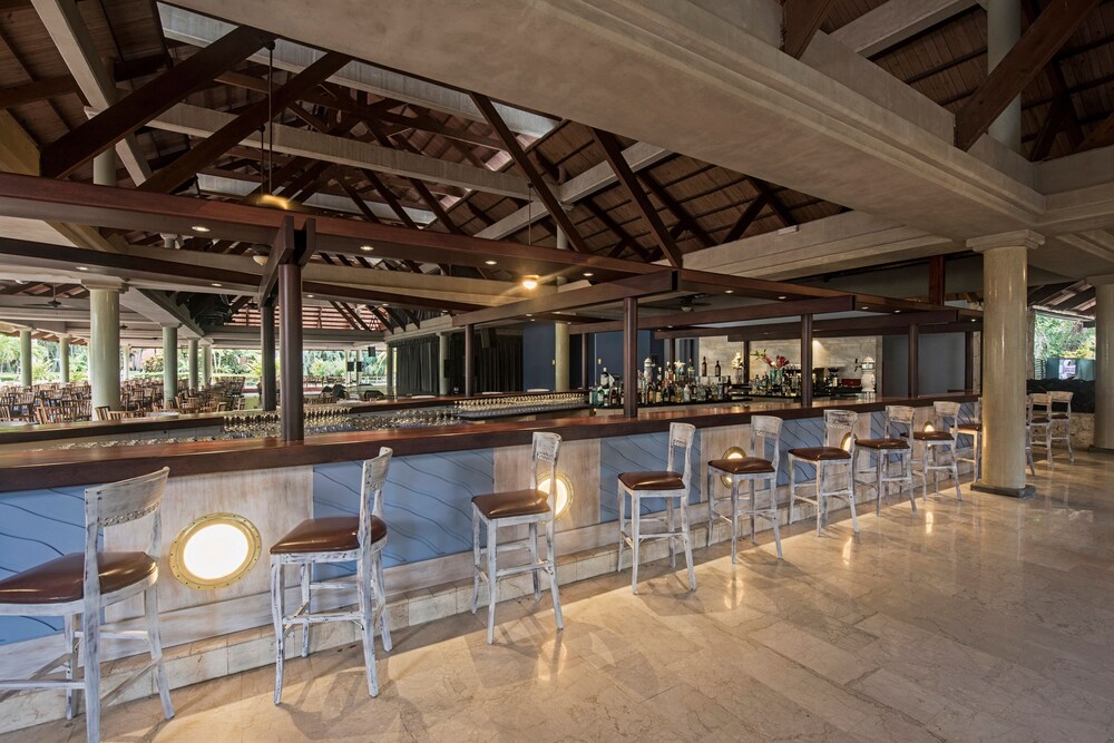 Hotel Lounge