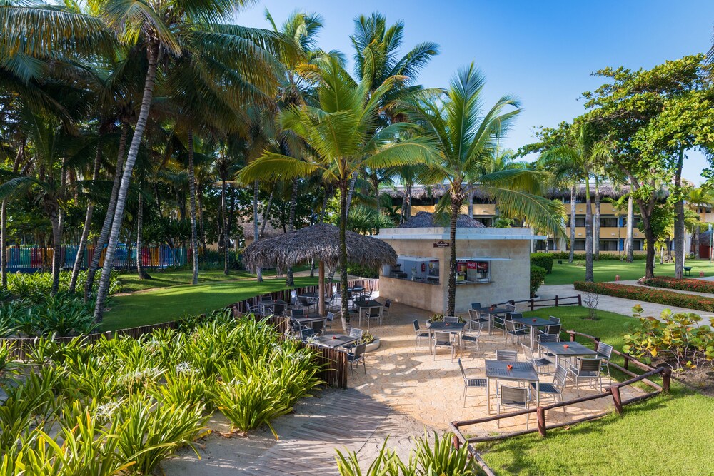 Poolside Bar