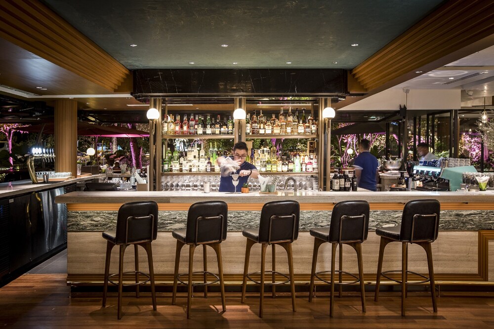 Hotel Bar