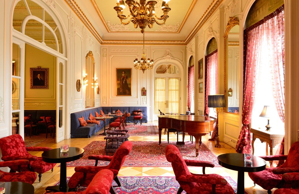 Hotel Bar