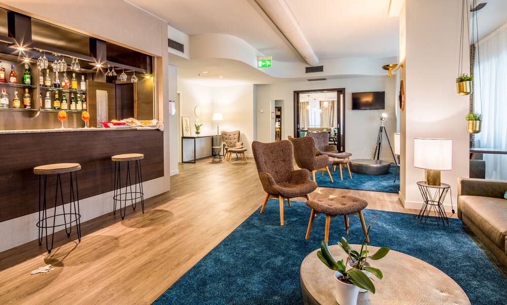 Hotel Bar