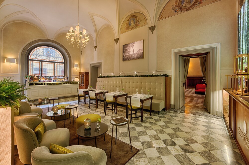 Hotel Lounge
