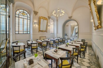 Food Court