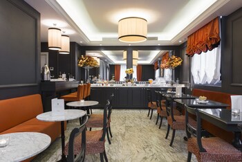 Hotel Bar