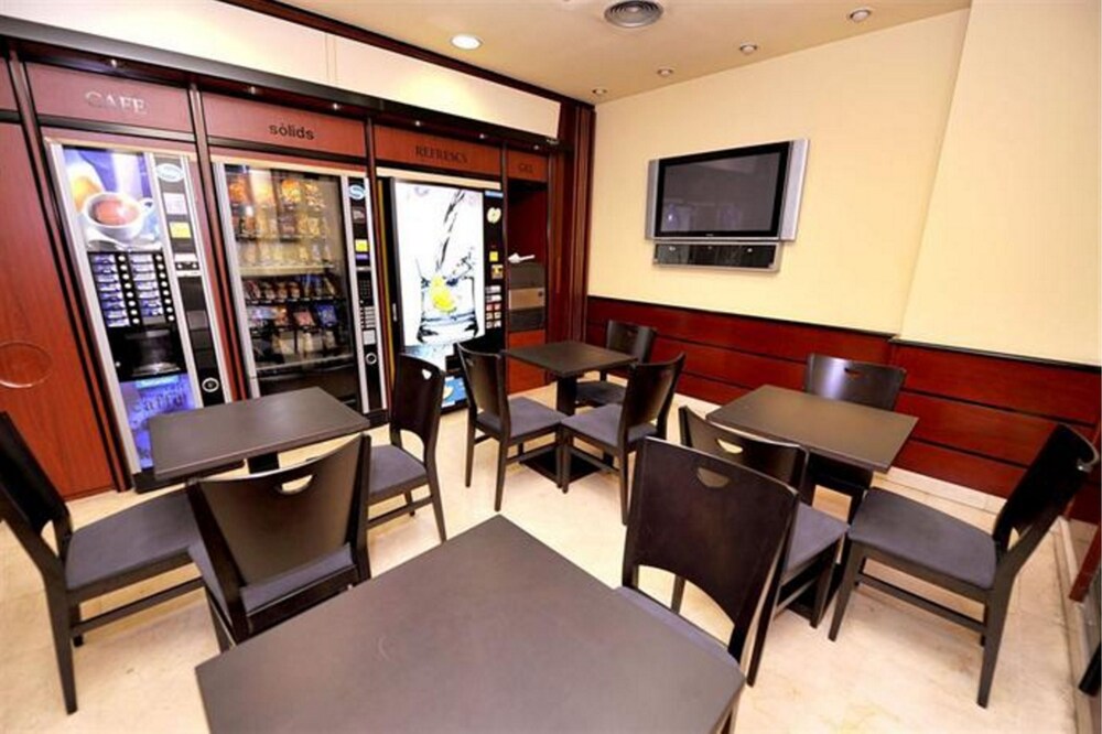 Food Court