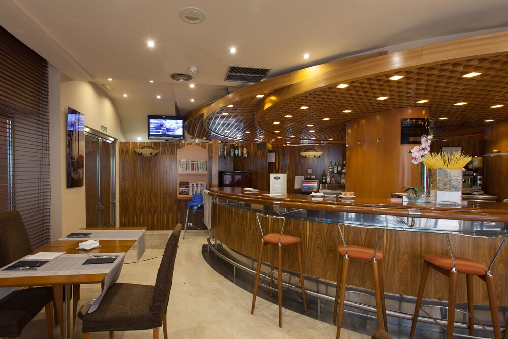 Hotel Bar