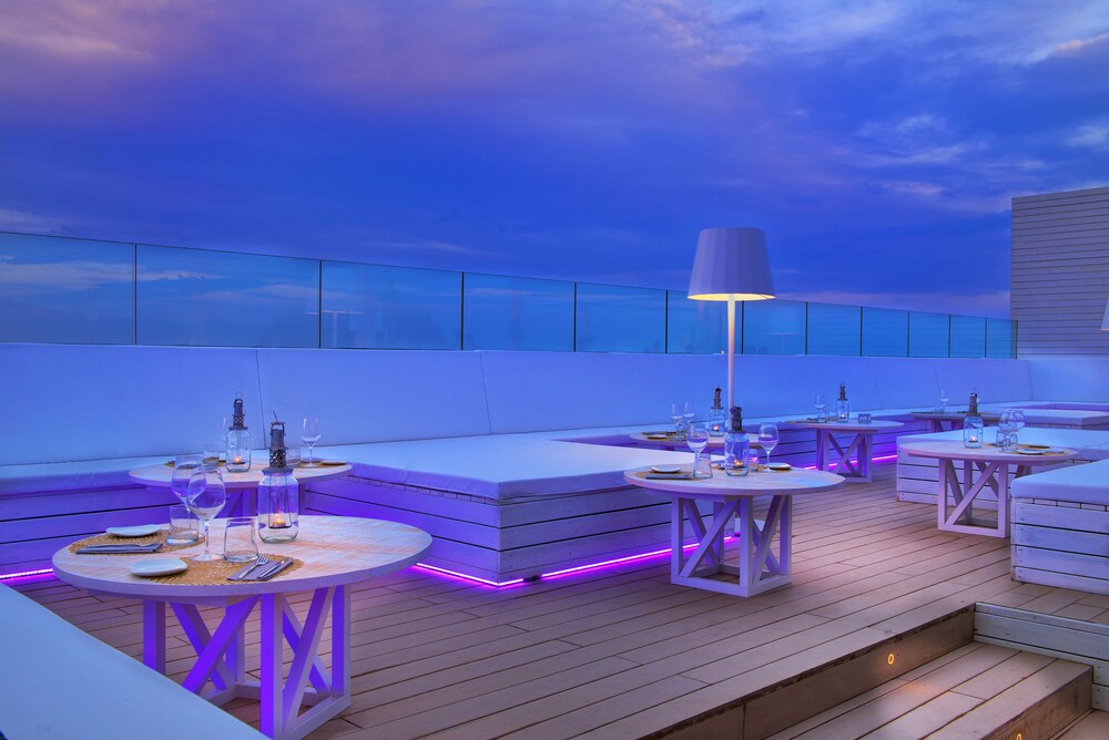 Hotel Bar