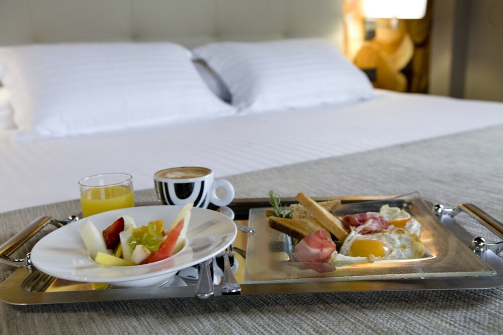 Room Service - Dining
