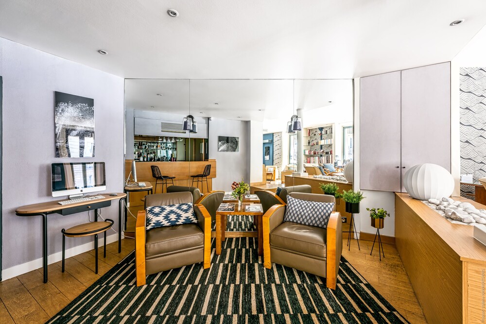 Hotel Lounge