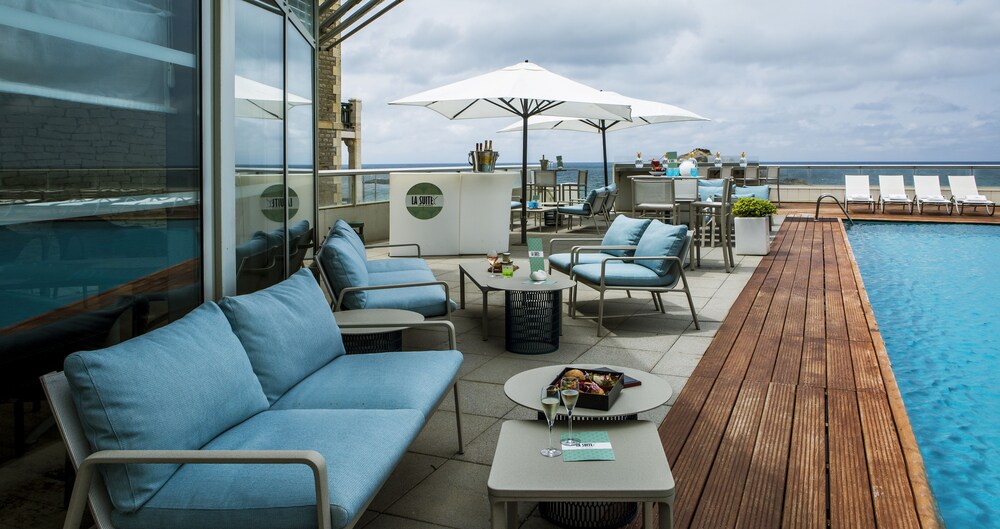 Poolside Bar