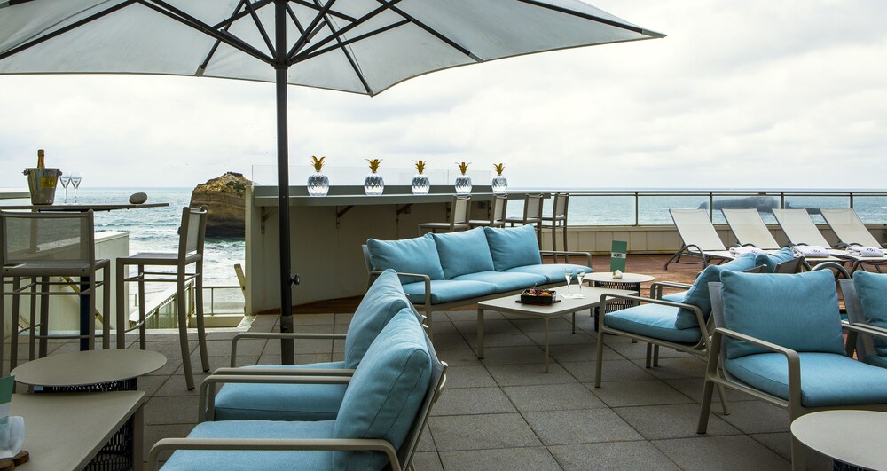 Poolside Bar