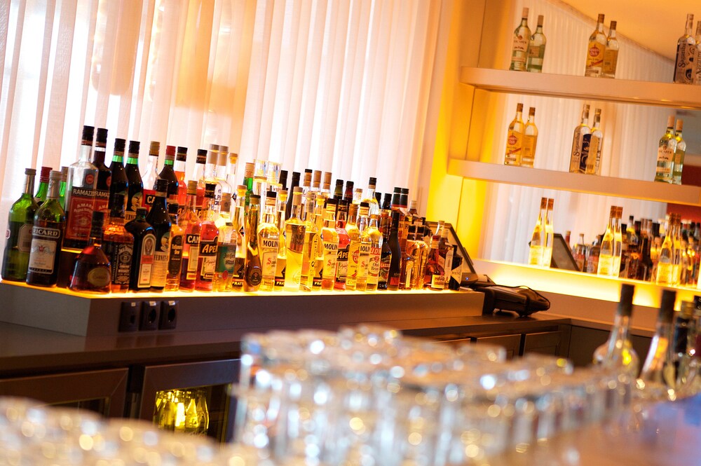 Hotel Bar