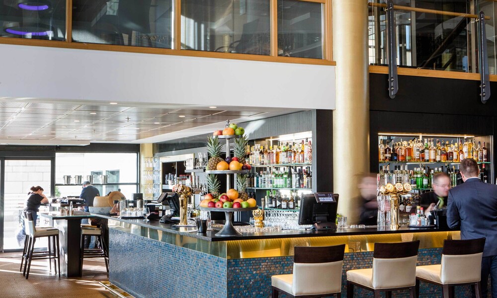 Hotel Bar