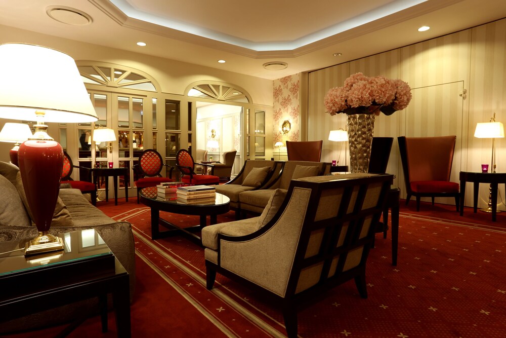 Hotel Lounge
