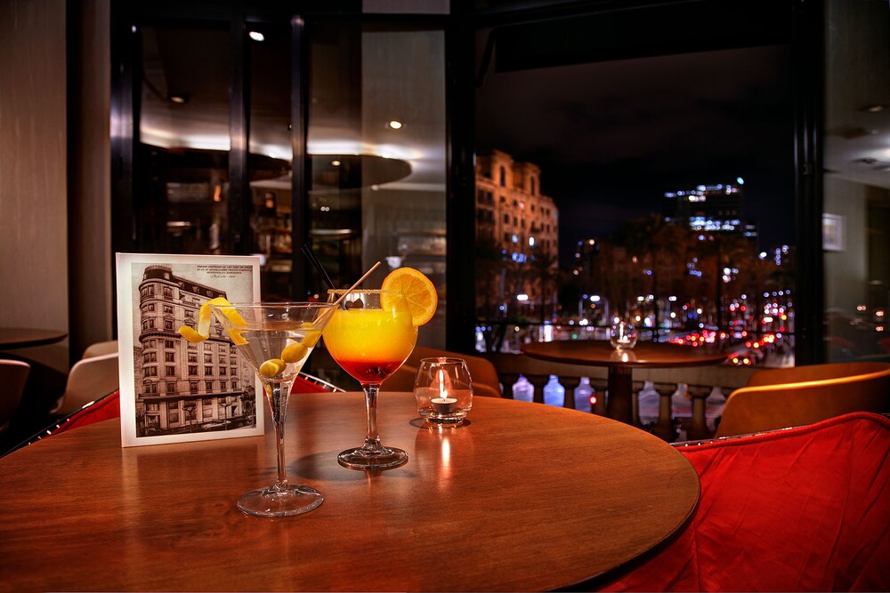 Hotel Bar