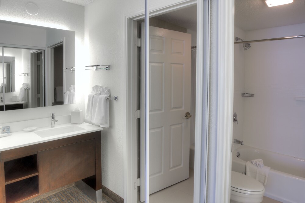 Suite, 2 Bedrooms - Bathroom