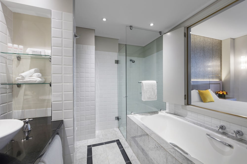 Deep Soaking Bathtub