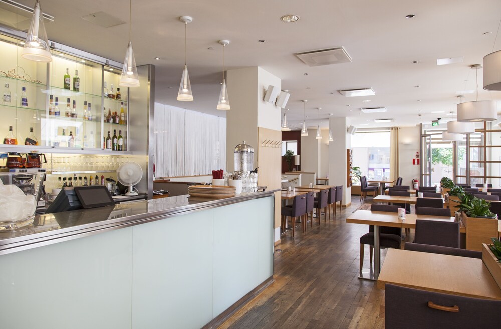 Food Court
