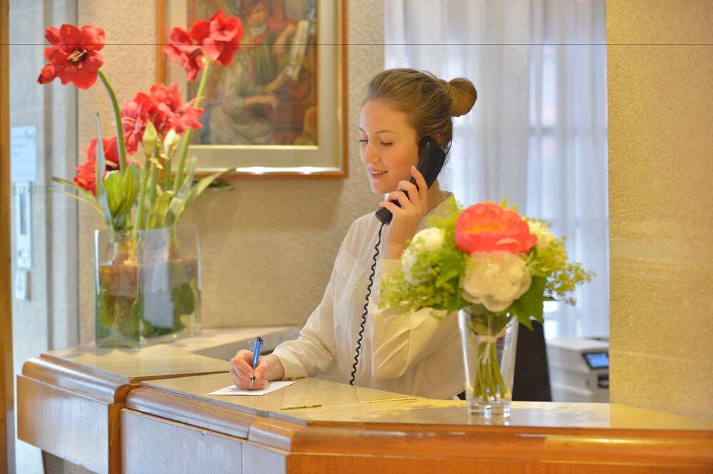 Check-in/check-out kiosk, Hotel Renoir Saint Germain