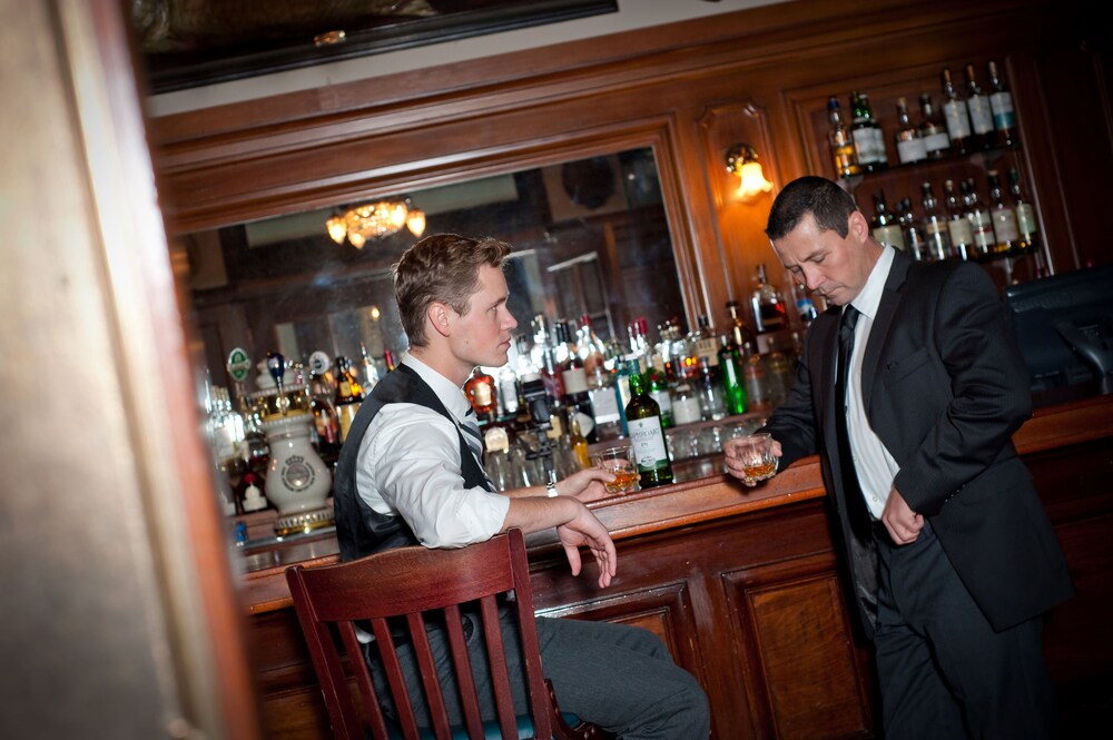 Hotel Bar