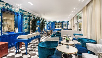 Hotel Lounge