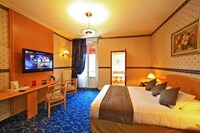 Exclusive Room, 1 Queen Bed (Larger Room)