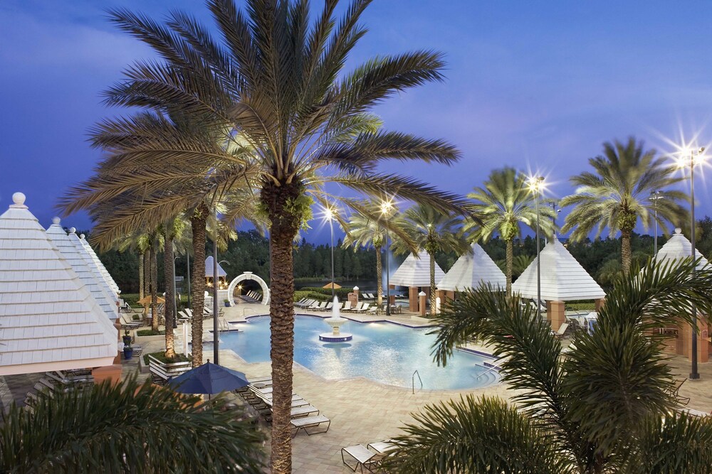 Outdoor pool, Hilton Grand Vacations Club SeaWorld® Orlando