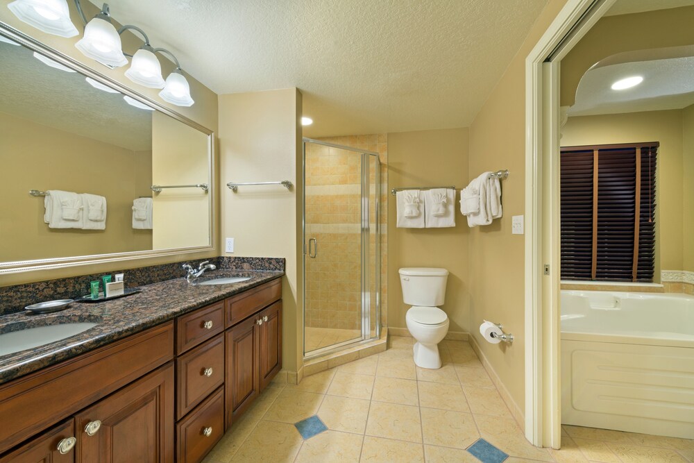 Bathroom, Hilton Grand Vacations Club SeaWorld® Orlando