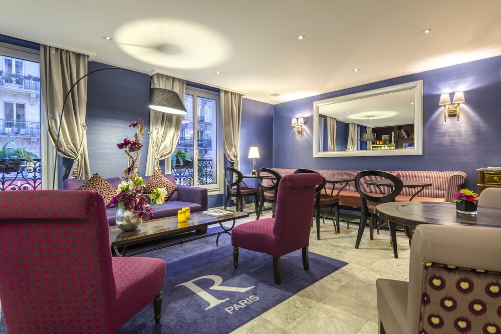 Hotel Lounge