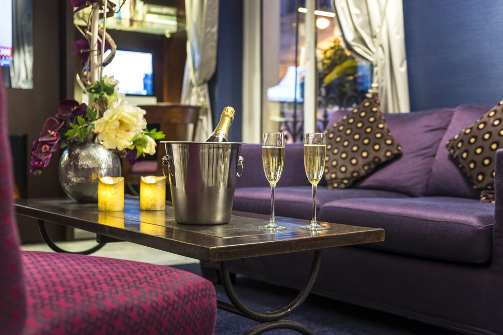 Hotel Lounge