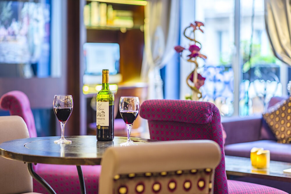 Hotel Lounge