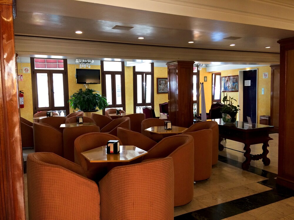 Hotel Bar